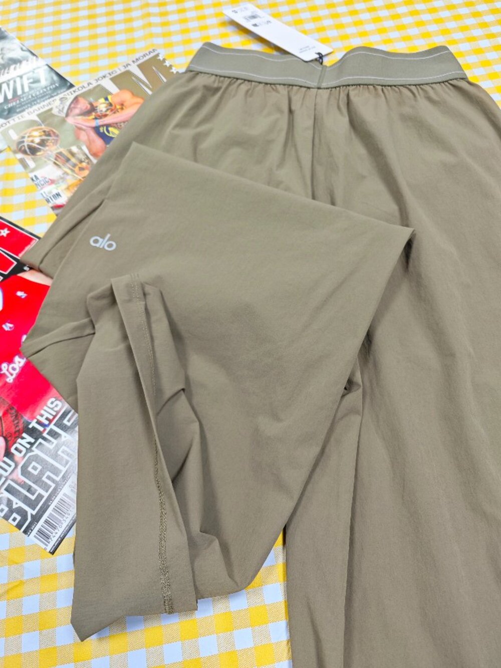 NWT Alo Yoga Suit Up Trouser🎻💕 Regular Olive Wide Leg Pants - Picture 5 of 8